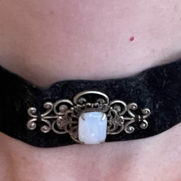 Vintage Black Velvet choker with Opal Victorian - Picture 10 of 12